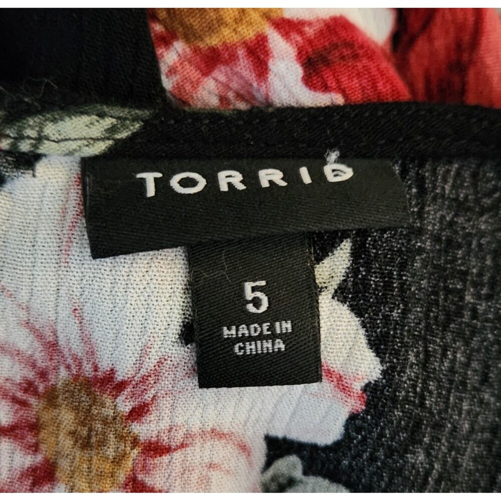 Torrid Women's Blouse Size 5 Black Floral Roses Pullover Flattering Romantic EUC - Picture 7 of 9